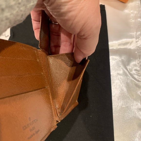 Louis Vuitton bifold monogram wallet - Picture 10 of 15